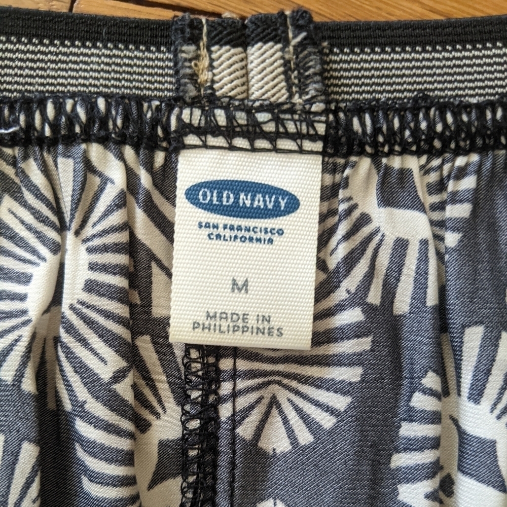 Old Navy Geometric Print Maxi Skirt - Picture 5 of 6